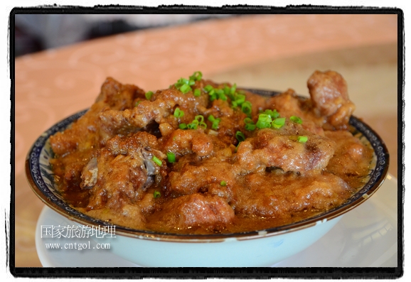 此次攝制組通過(guò)拍攝婺源代表名菜糊豆腐、粉蒸肉、荷包紅魚(yú)、賽鵝頸及地方小吃清明果、灰汁果、糯米子糕等來(lái)詮釋婺源美食經(jīng)典，展示婺源食文化，打造獨(dú)屬婺源的美食符號(hào)。