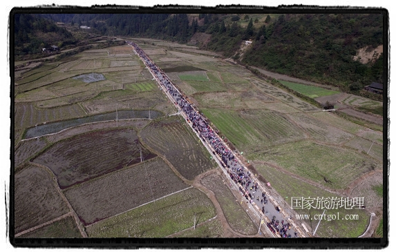 1700桌合攏宴，總長3.7公里，10380人同桌就餐，創(chuàng)歷史之最