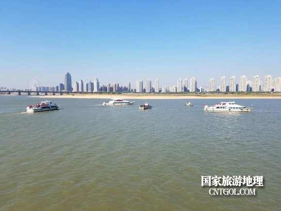 江西開展呵護(hù)一湖清水，嚴(yán)厲打擊非法采砂行動(dòng)（圖）